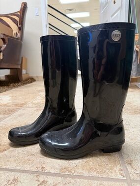 UGG Black Glossy Rain Boots